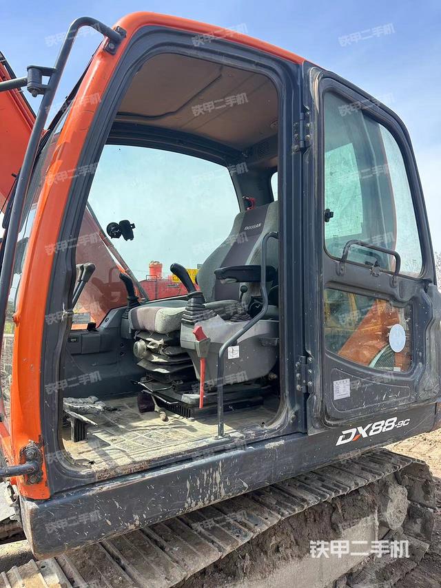 驾驶室整体（整机外观）