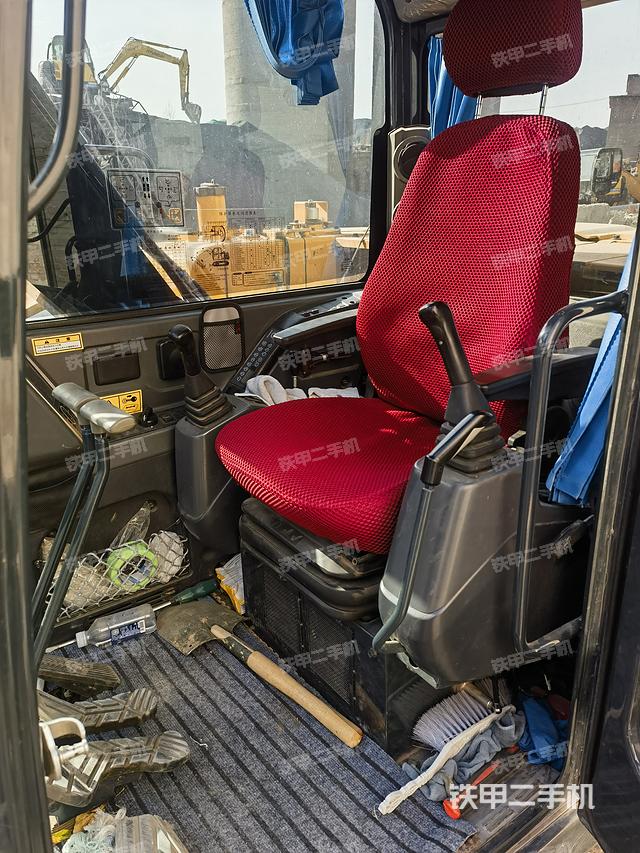 驾驶室顶部（整机外观）