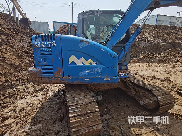 驾驶室顶部（整机外观）