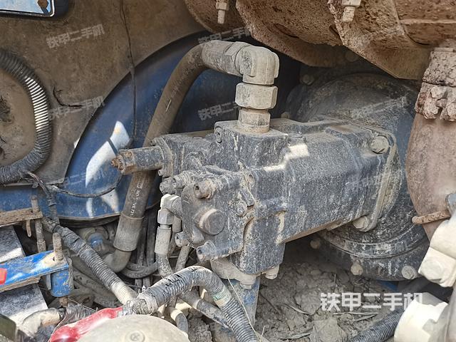 液压泵舱室正面整体（整机外观）