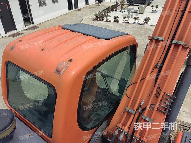 驾驶室顶部（整机外观）