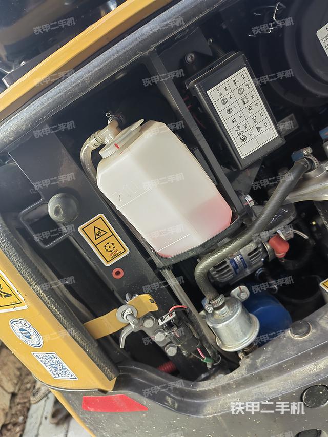 回转马达和主控阀（整机外观）