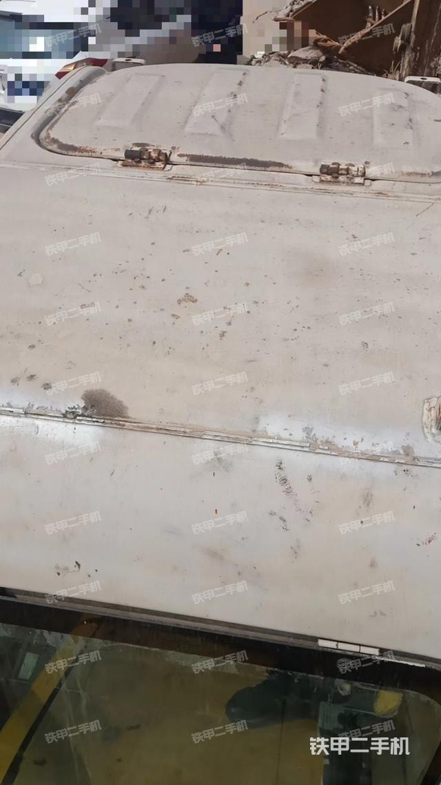 驾驶室顶部（整机外观）