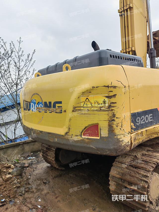 驾驶室顶部（整机外观）