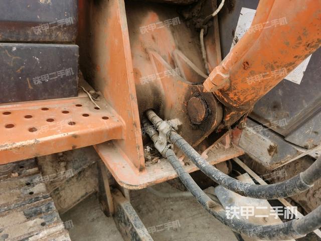 轉(zhuǎn)盤(pán)和下車(chē)架正前（工作和回轉(zhuǎn)裝置）