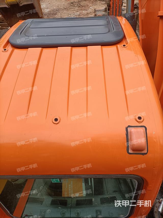 驾驶室顶部（整机外观）