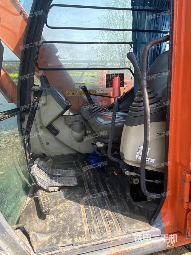 驾驶室整体（整机外观）