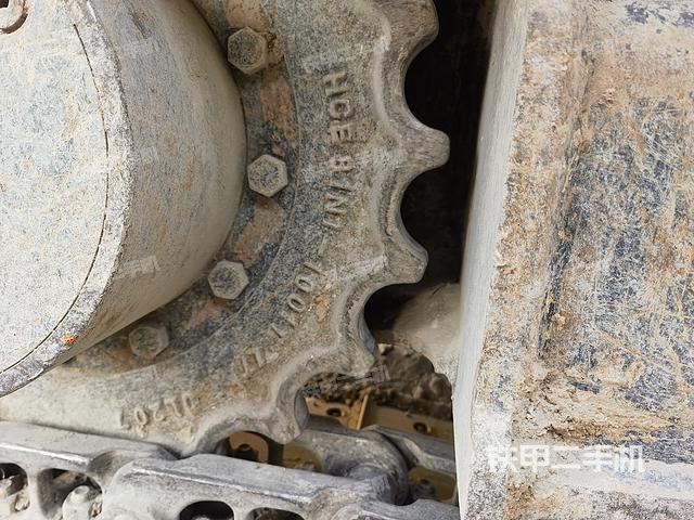 回转马达和主控阀（整机外观）