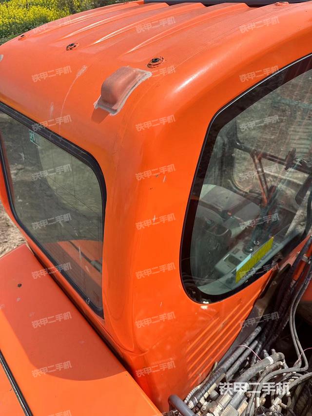 驾驶室顶部（整机外观）