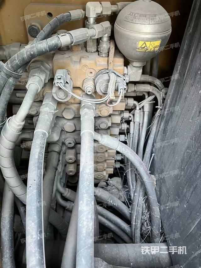 驾驶室顶部（整机外观）