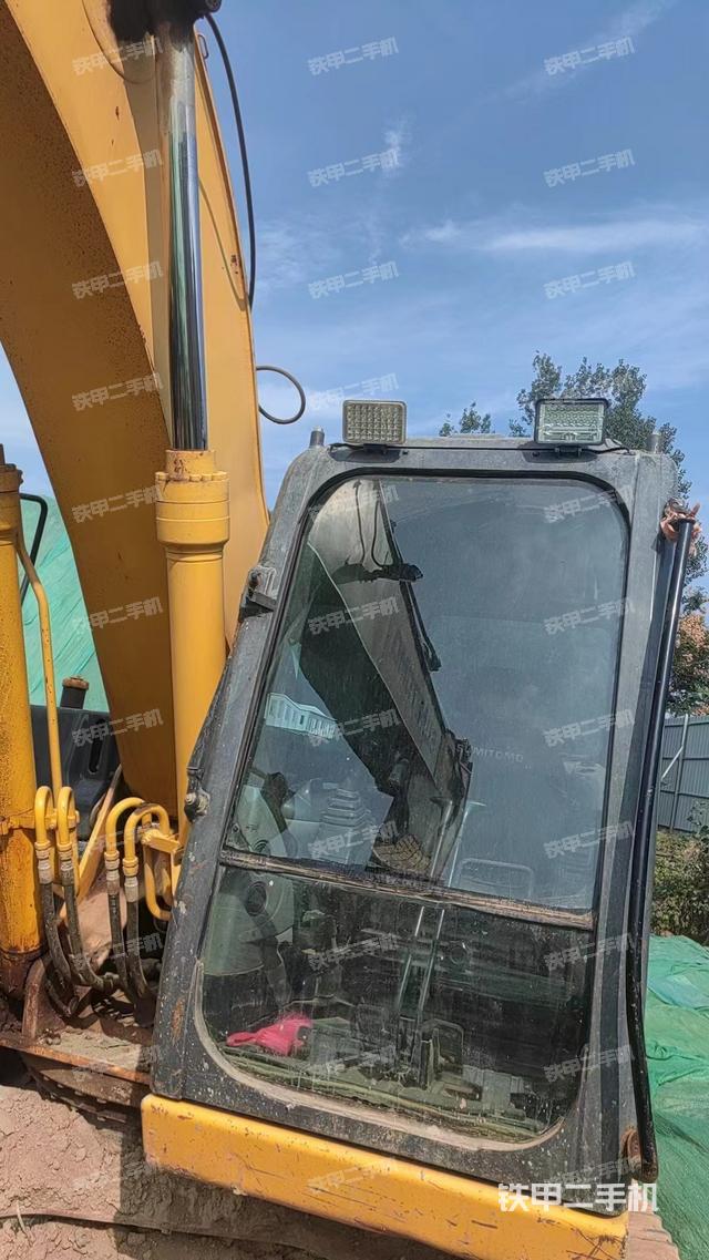 驾驶室顶部（整机外观）