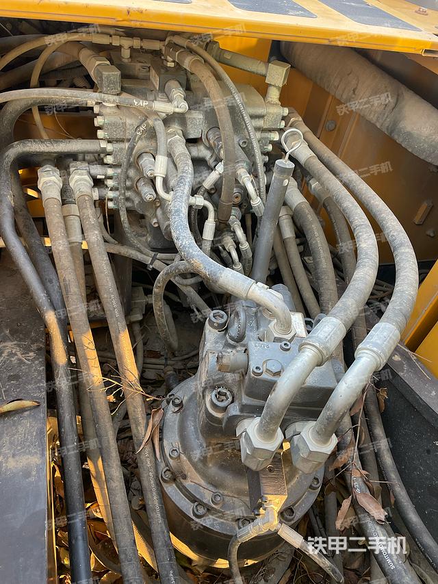 回转马达和主控阀（整机外观）