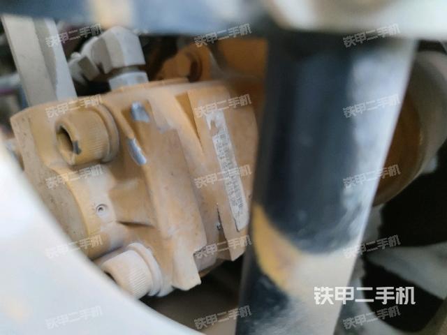 液压泵舱室正面整体（整机外观）