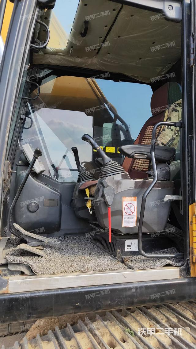 驾驶室整体（整机外观）