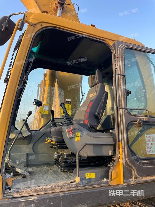 驾驶室整体（整机外观）