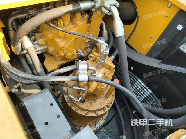 回转马达和主控阀（整机外观）