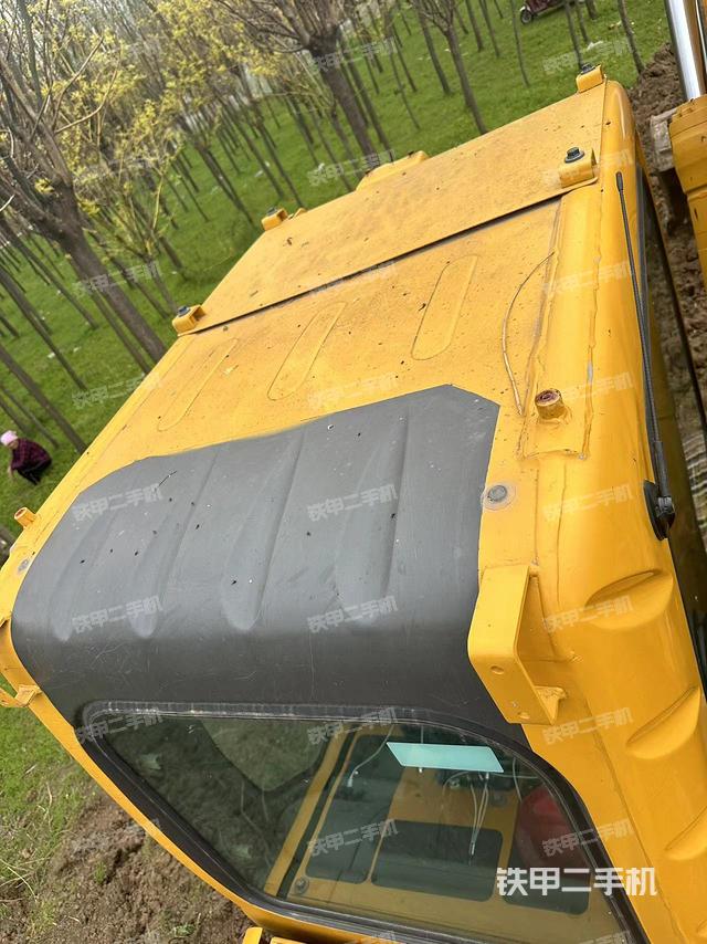 驾驶室顶部（整机外观）