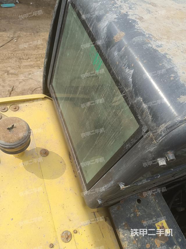 驾驶室顶部（整机外观）