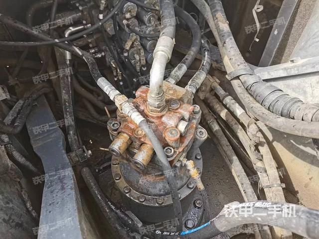 回转马达和主控阀（整机外观）