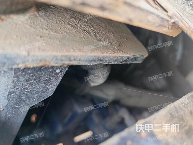 回转马达和主控阀（整机外观）