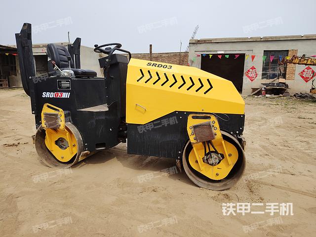 整机右侧（设备外观及核心部件）