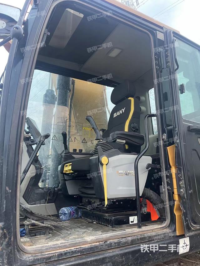 驾驶室整体（整机外观）