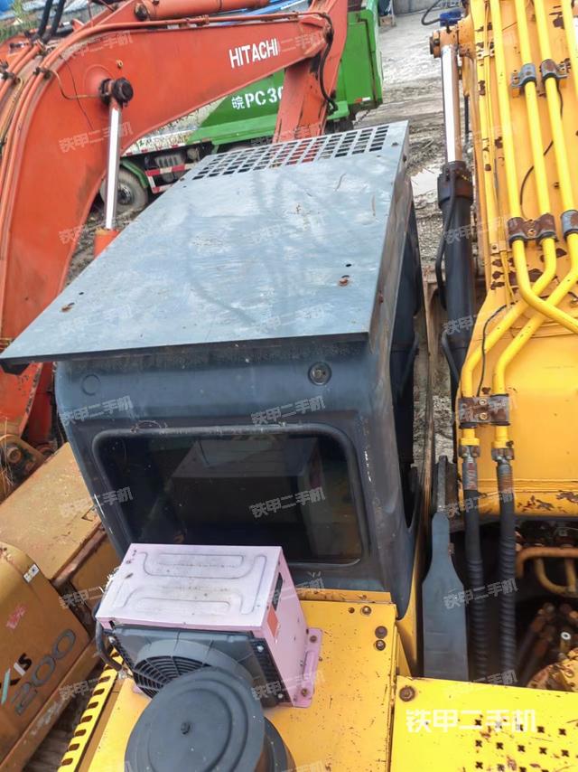 驾驶室顶部（整机外观）