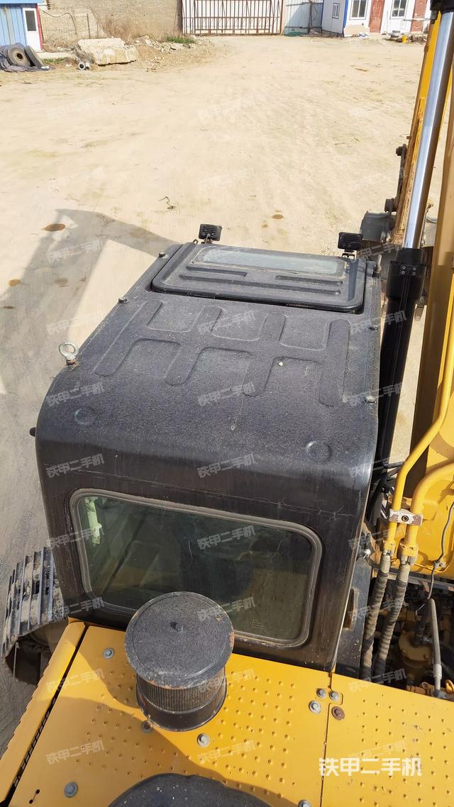 驾驶室顶部（整机外观）