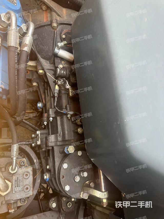 回转马达和主控阀（整机外观）