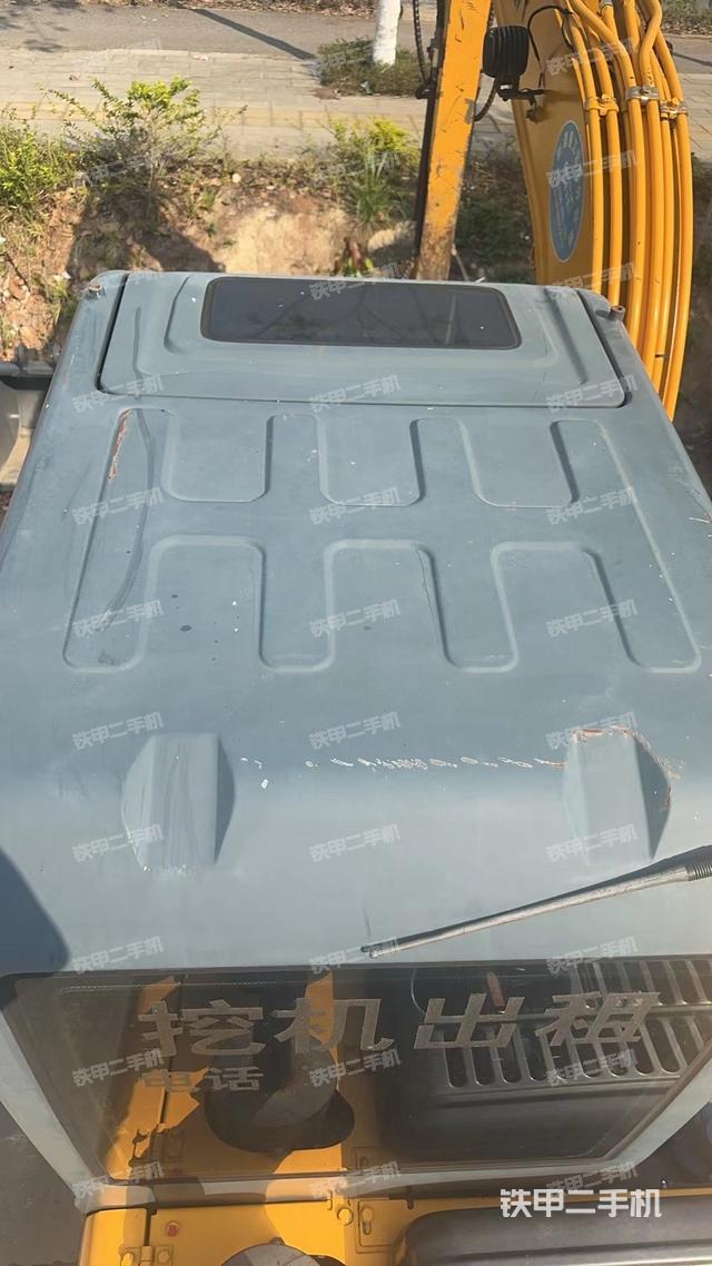 驾驶室顶部（整机外观）