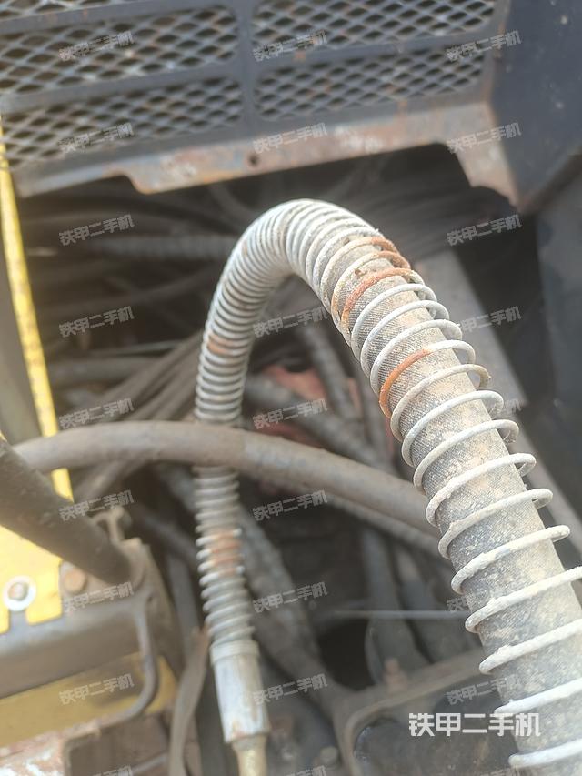 回转马达和主控阀（整机外观）