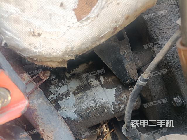 液压泵舱室正面整体（整机外观）