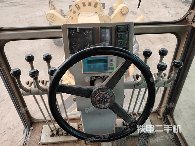 驾驶室操作台（设备外观及核心部件）