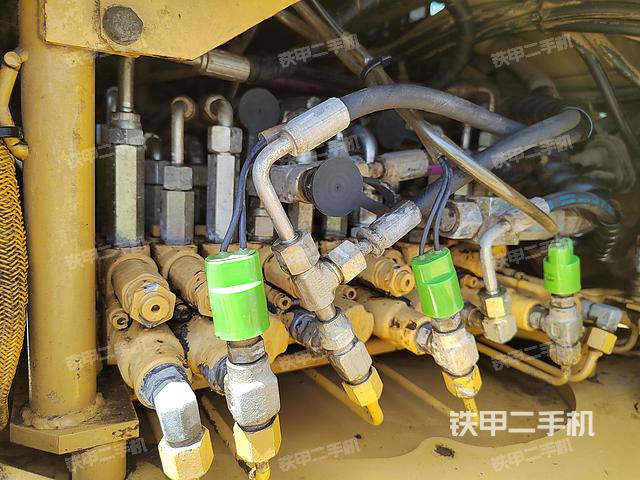 回转马达和主控阀（整机外观）