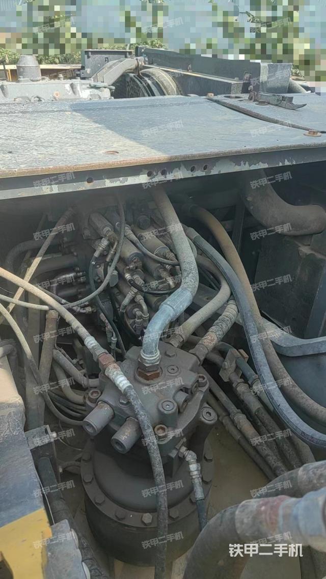 回转马达和主控阀（整机外观）