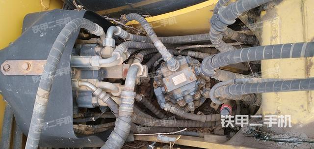 回转马达和主控阀（整机外观）