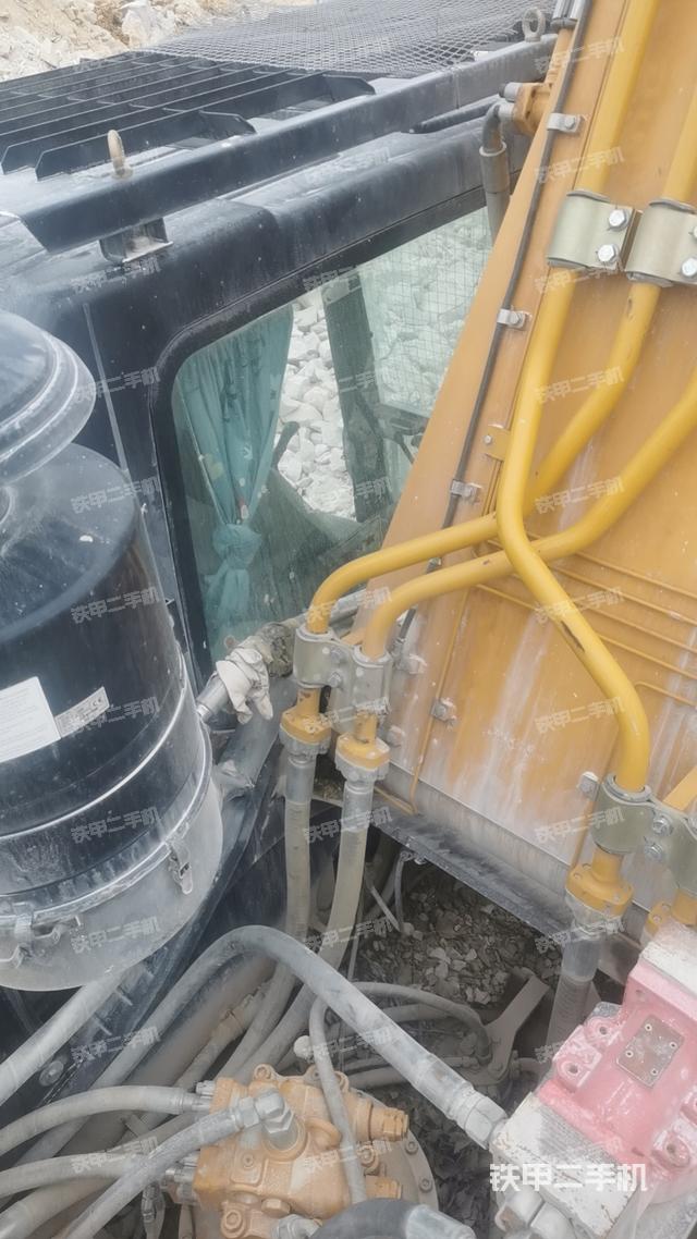 驾驶室顶部（整机外观）