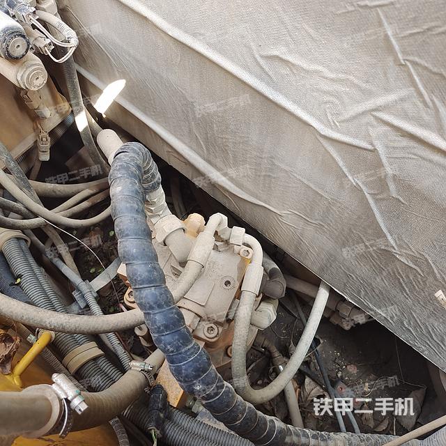 回转马达和主控阀（整机外观）