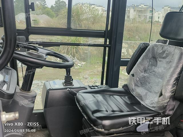 驾驶室操作台（设备外观及核心部件）