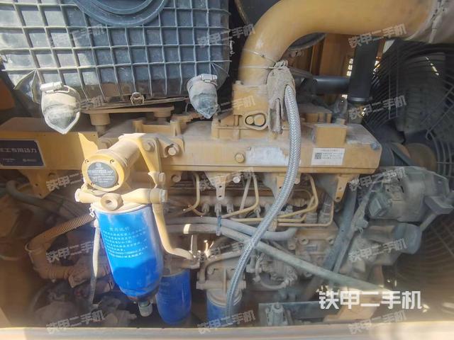 发动机左侧（整机外观及大件）