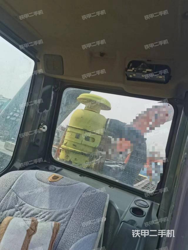 驾驶室顶部（整机外观）