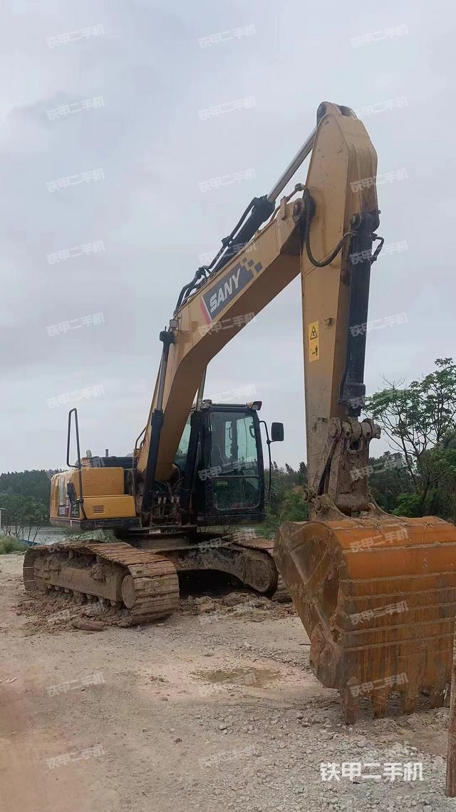 三一重工SY200C挖掘机