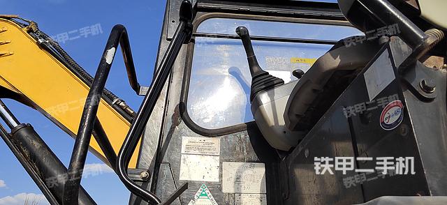 驾驶室顶部（整机外观）