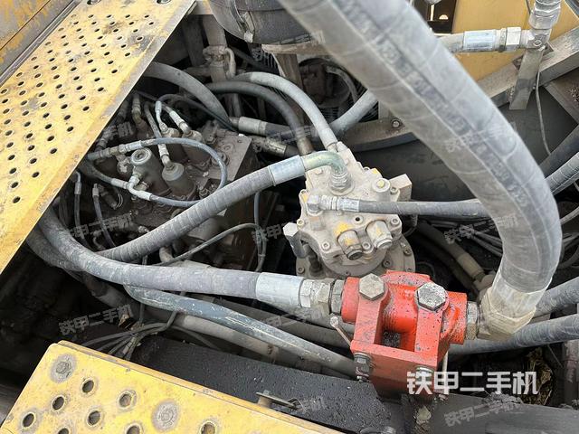 回转马达和主控阀（整机外观）