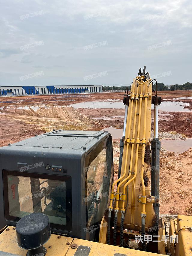 驾驶室顶部（整机外观）