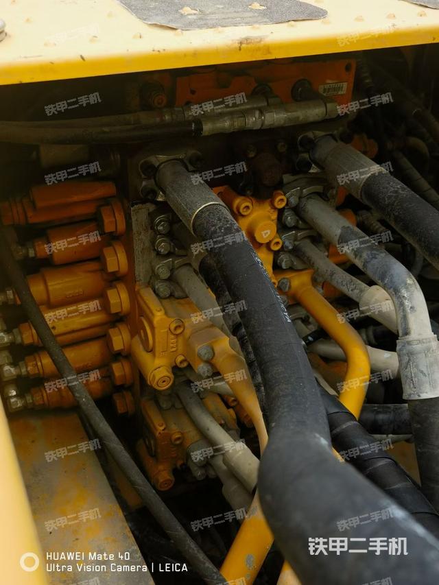 回转马达和主控阀（整机外观）