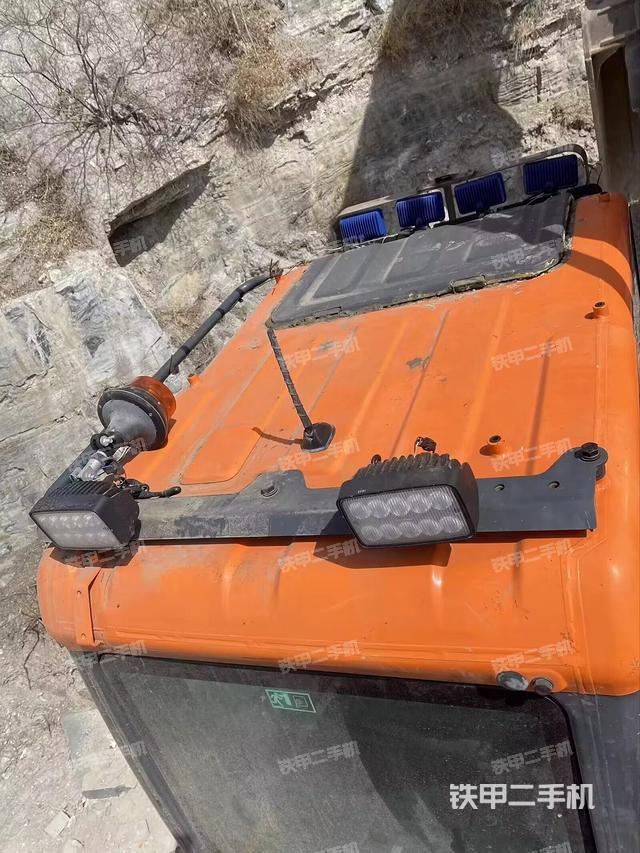 驾驶室顶部（整机外观）