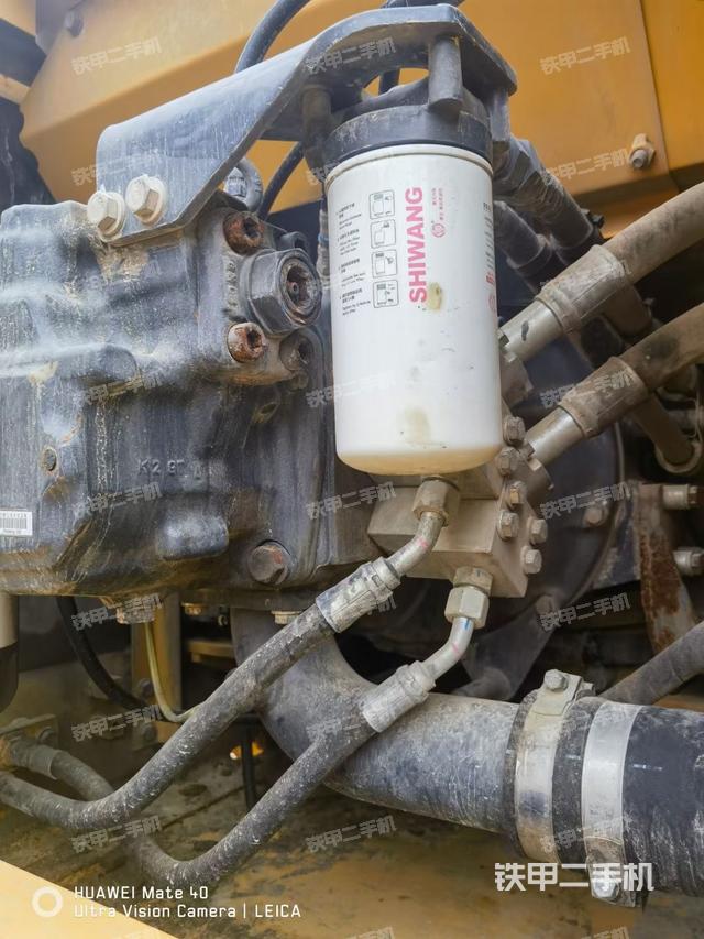 液压泵舱室正面整体（整机外观）