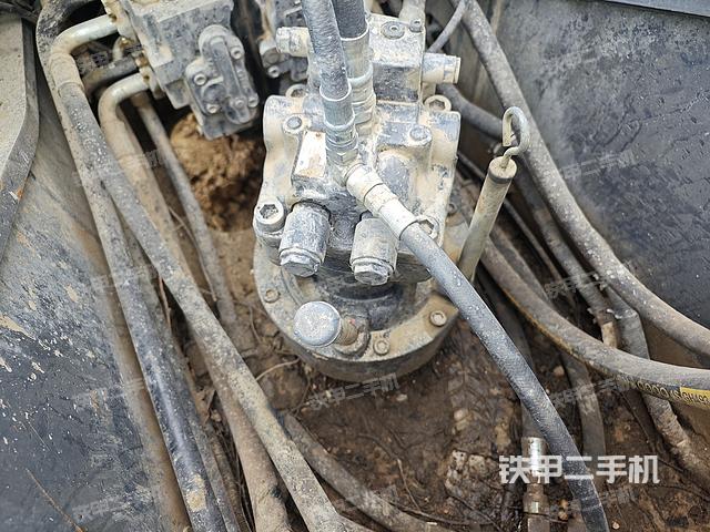 回转马达和主控阀（整机外观）