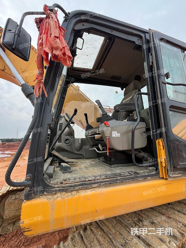 驾驶室整体（整机外观）